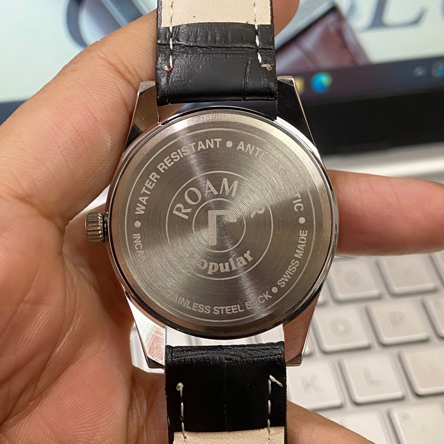 Vintage Roamer Red Face Silver Case Mechanical Hand Winding 17 jewels Fluted Bezel Black Band Men's Wrist Watch D82