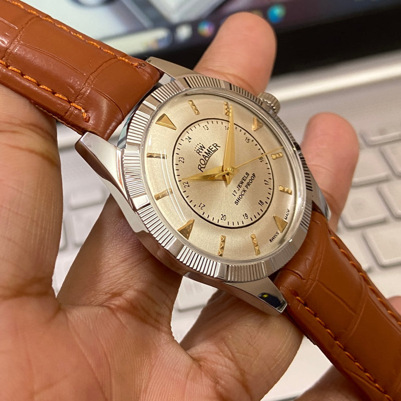 Vintage Mod Roamer Silver Face Silver Case Mechanical Hand Winding 17 jewels Fluted Bezel Brown Band Men's Wrist Watch D85