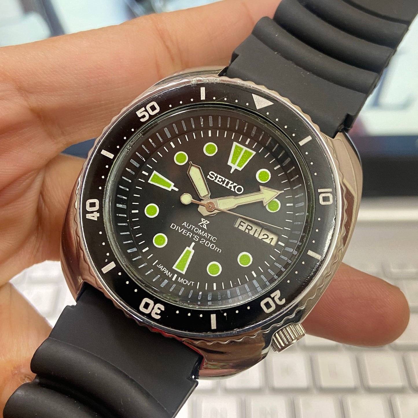 Vintage Seiko Turtle Automatic Black Face Cal. 6309 Rotating Bezel 17Jewels Day-Date Silicone Strap Men's Wrist Watch E02