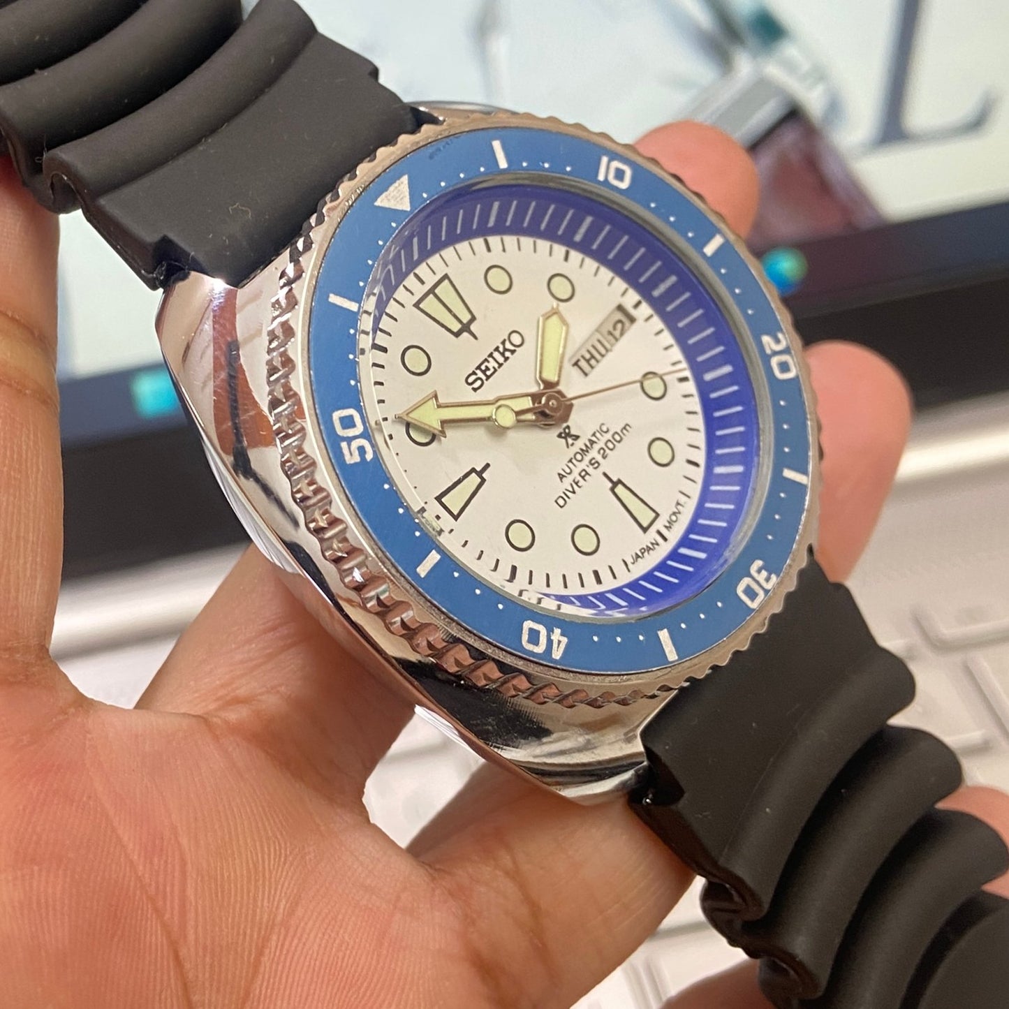 Vintage Seiko Turtle Automatic White Face Cal. 6309 Rotating Bezel 17Jewels Day-Date Silicone Strap Men's Wrist E03