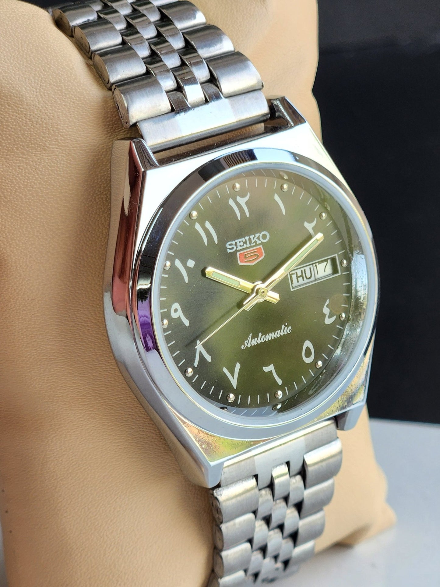 Vintage Mod Seiko 5 Automatic Arabic Black Face 6309A 17 Jewels Japan Men's Day-Date Wrist Watch E34