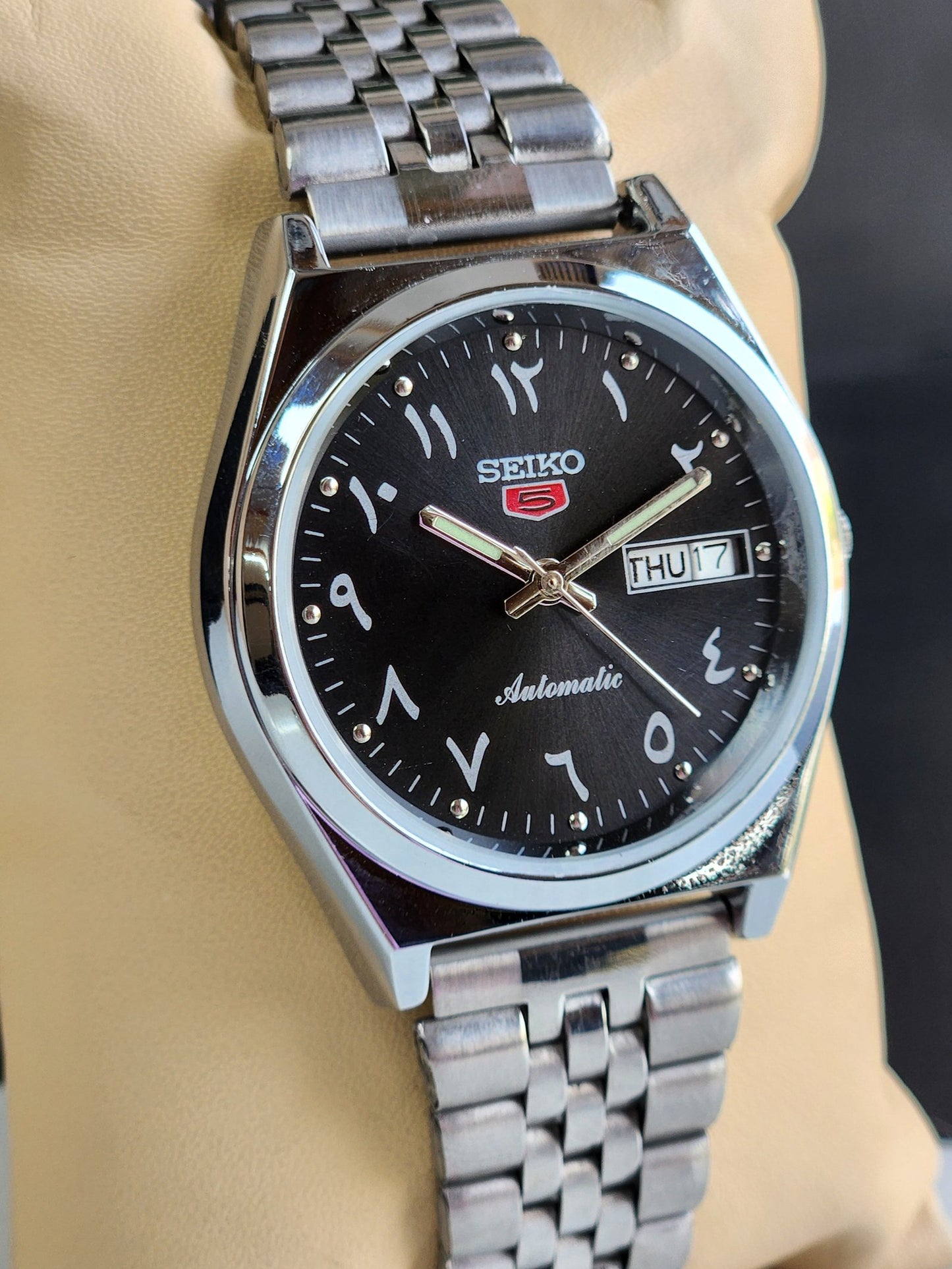 Vintage Mod Seiko 5 Automatic Arabic Black Face 6309A 17 Jewels Japan Men's Day-Date Wrist Watch E34