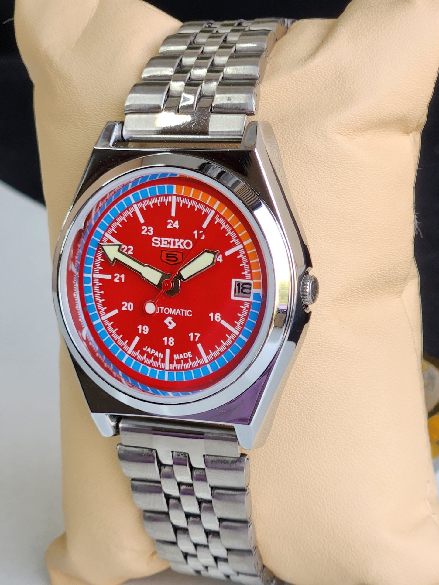 Vintage Mod Seiko 5 Automatic Red Face 6309A 17 Jewels Japan Men's Date Wrist Watch E39