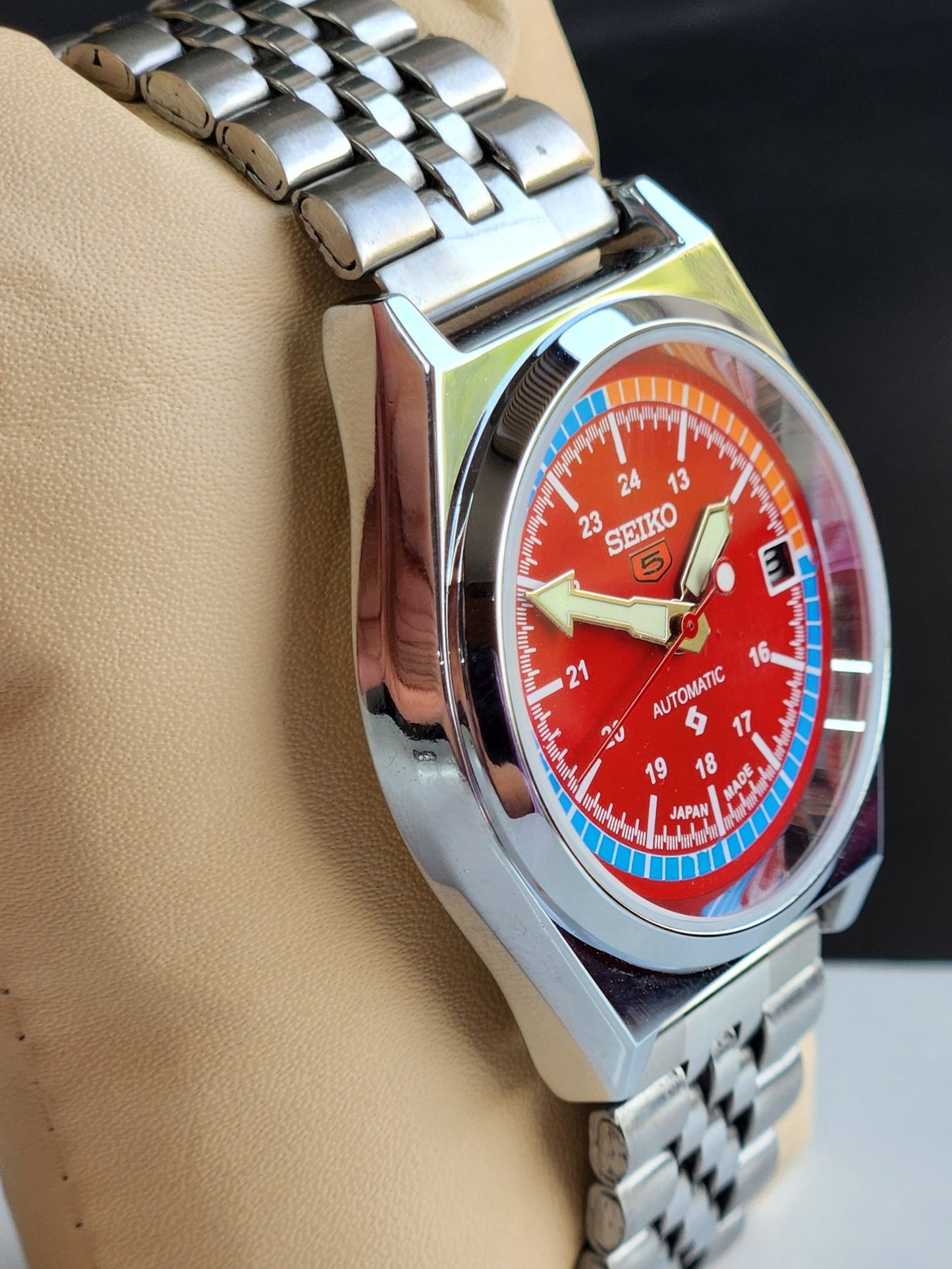 Vintage Mod Seiko 5 Automatic Red Face 6309A 17 Jewels Japan Men's Date Wrist Watch E39