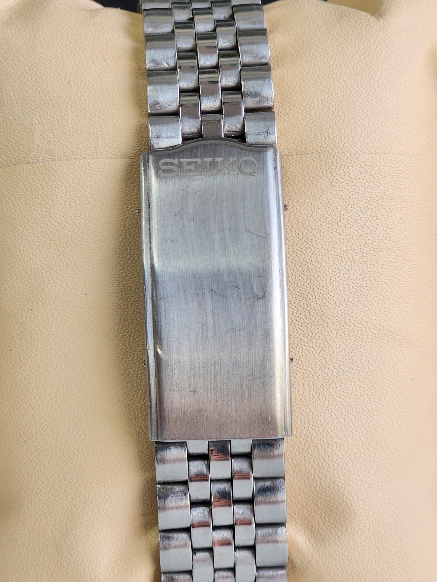 Vintage Mod Seiko 5 Automatic Red Face 6309A 17 Jewels Japan Men's Date Wrist Watch E39