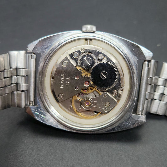 Why Successful Employees Prefer Analog Watches?