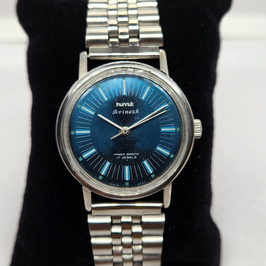 Why Smart Men Still Prefer Analog Watches?