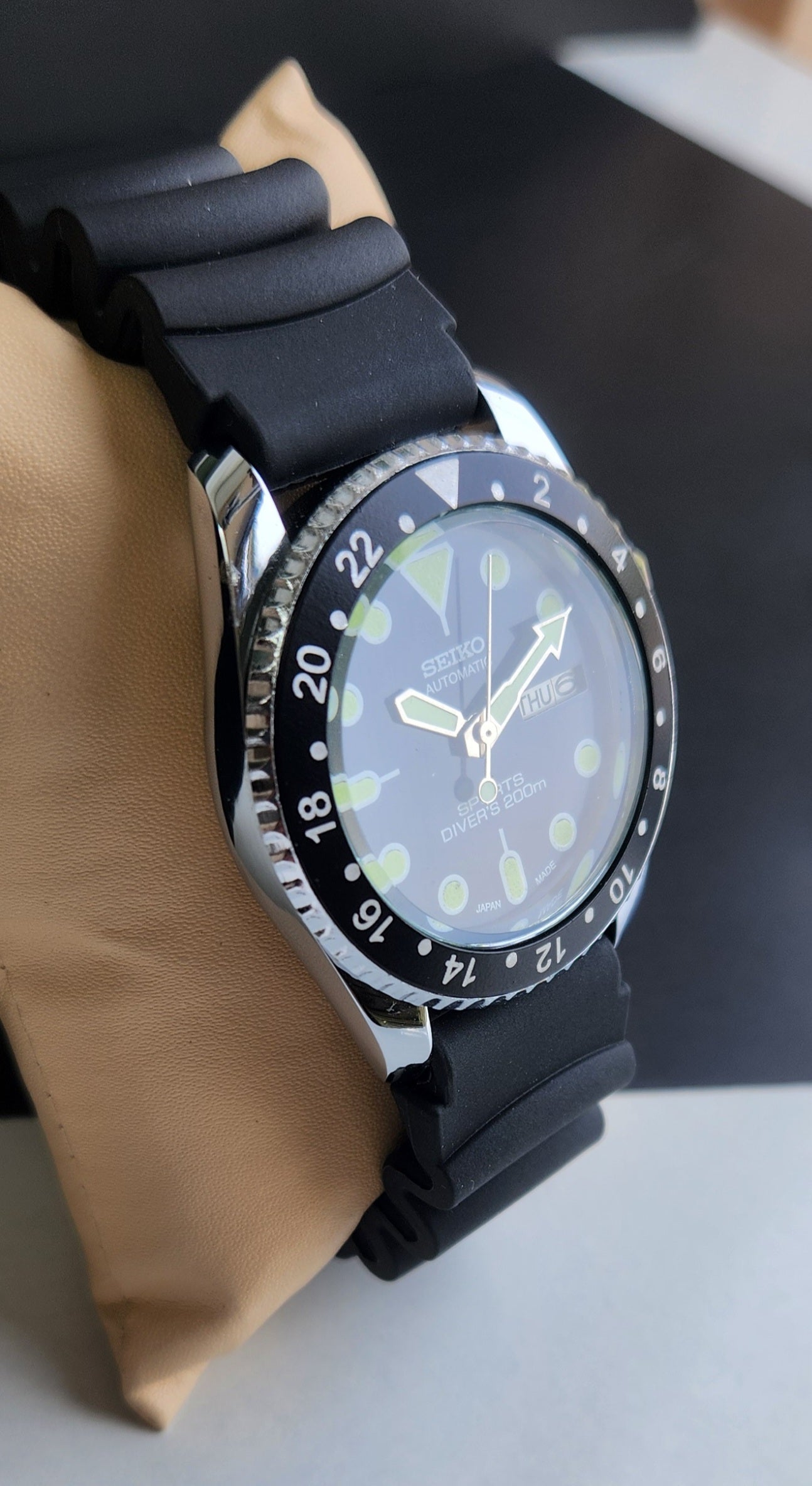 Vintage Seiko Sports Automatic Cal. 6309 17 Jewels Blue Face Black Silicone Strap Rotating Bezel Men's Wrist Watch E63