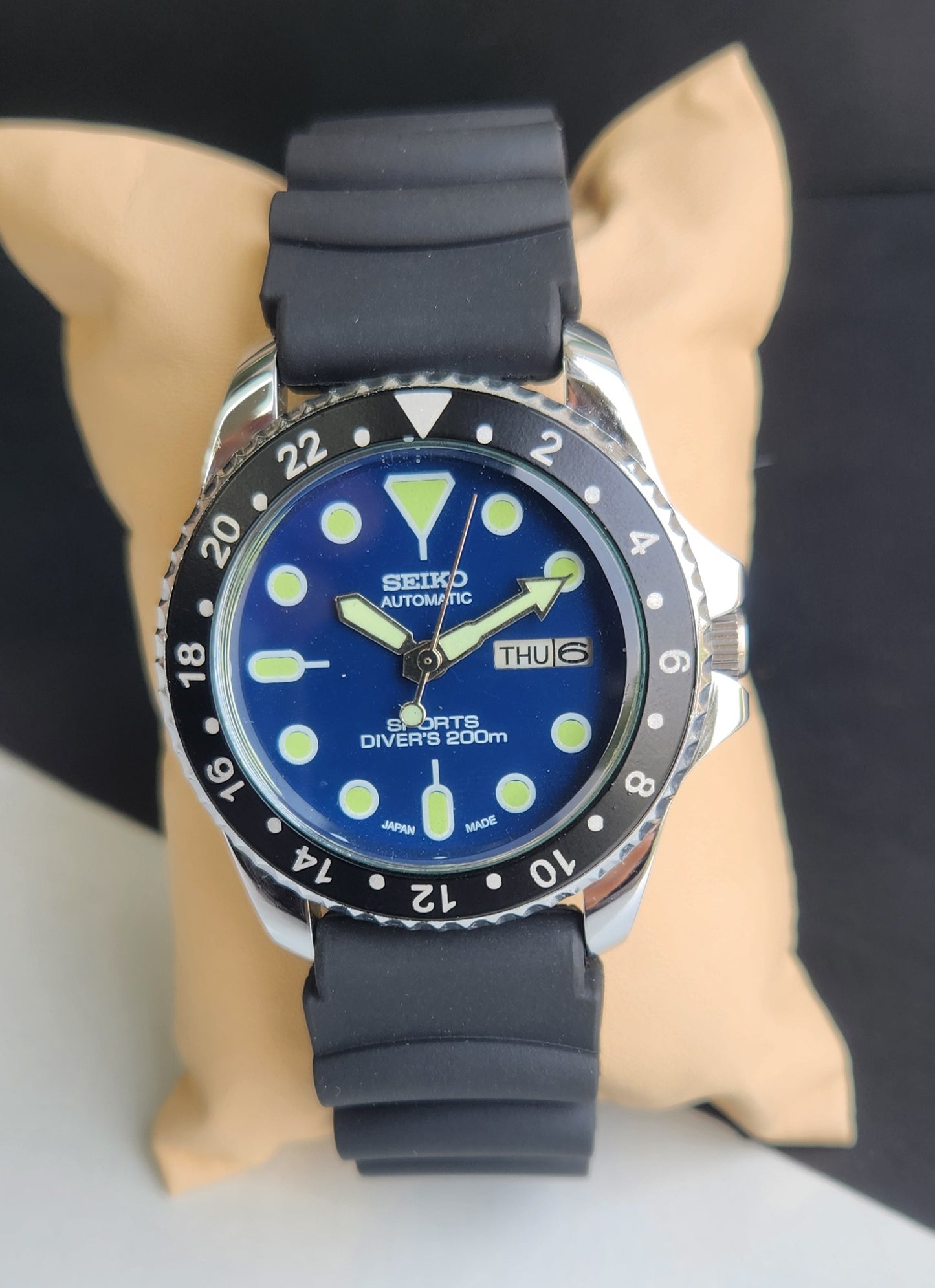 Vintage Seiko Sports Automatic Cal. 6309 17 Jewels Blue Face Black Silicone Strap Rotating Bezel Men's Wrist Watch E63