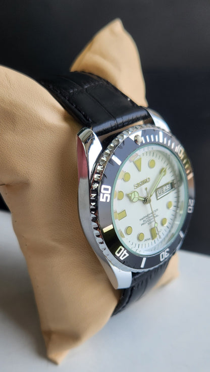 Vintage Seiko Marine Master Automatic White Face Cal. 6319 21 Jewels Black Rotating Bezel Black Leather Strap Men's Wrist Watch E64