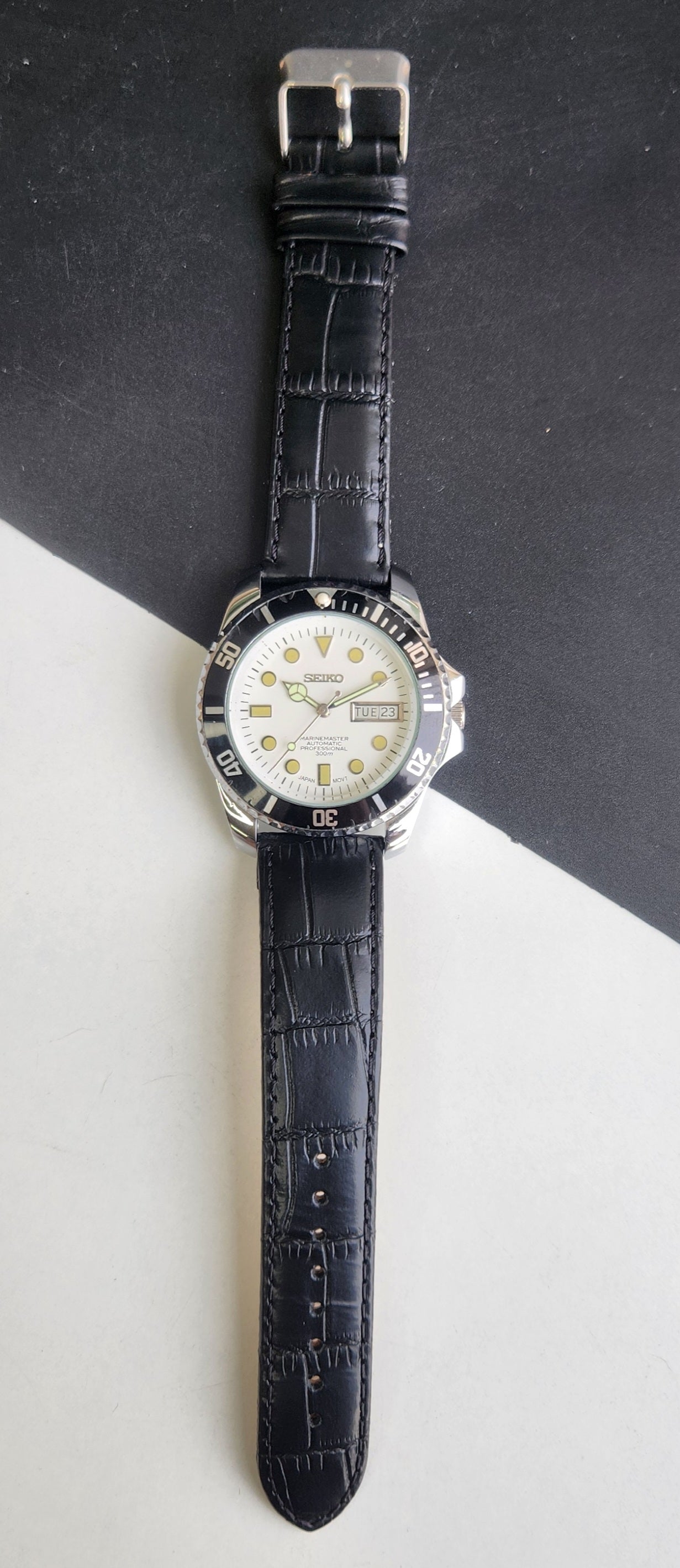 Vintage Seiko Marine Master Automatic White Face Cal. 6319 21 Jewels Black Rotating Bezel Black Leather Strap Men's Wrist Watch E64