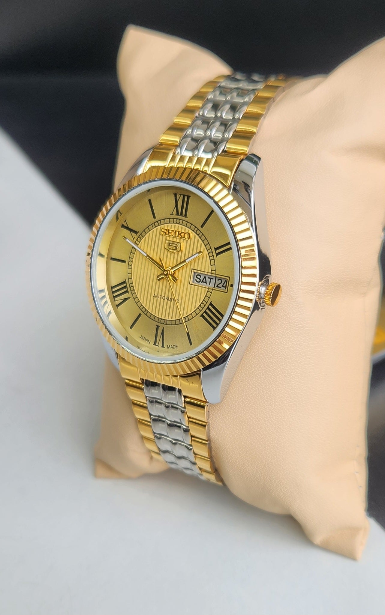 Vintage Mod Seiko Automatic 17 Jewels Cal. 6309 Golden Face Fix Bezel Two Tone Men's Wrist Watch E66