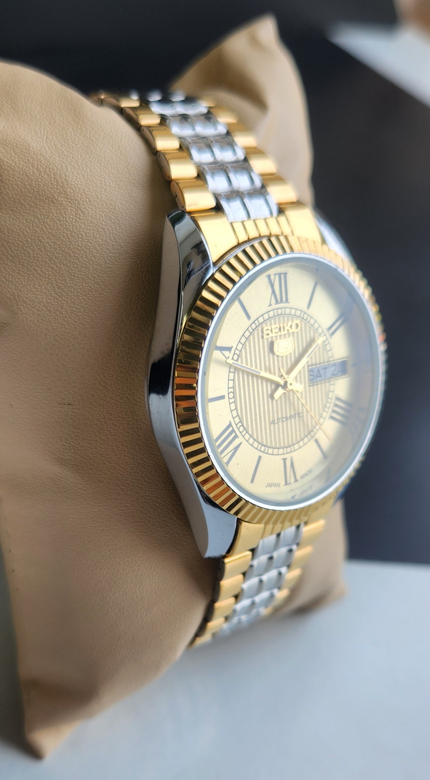 Vintage Mod Seiko Automatic 17 Jewels Cal. 6309 Golden Face Fix Bezel Two Tone Men's Wrist Watch E66
