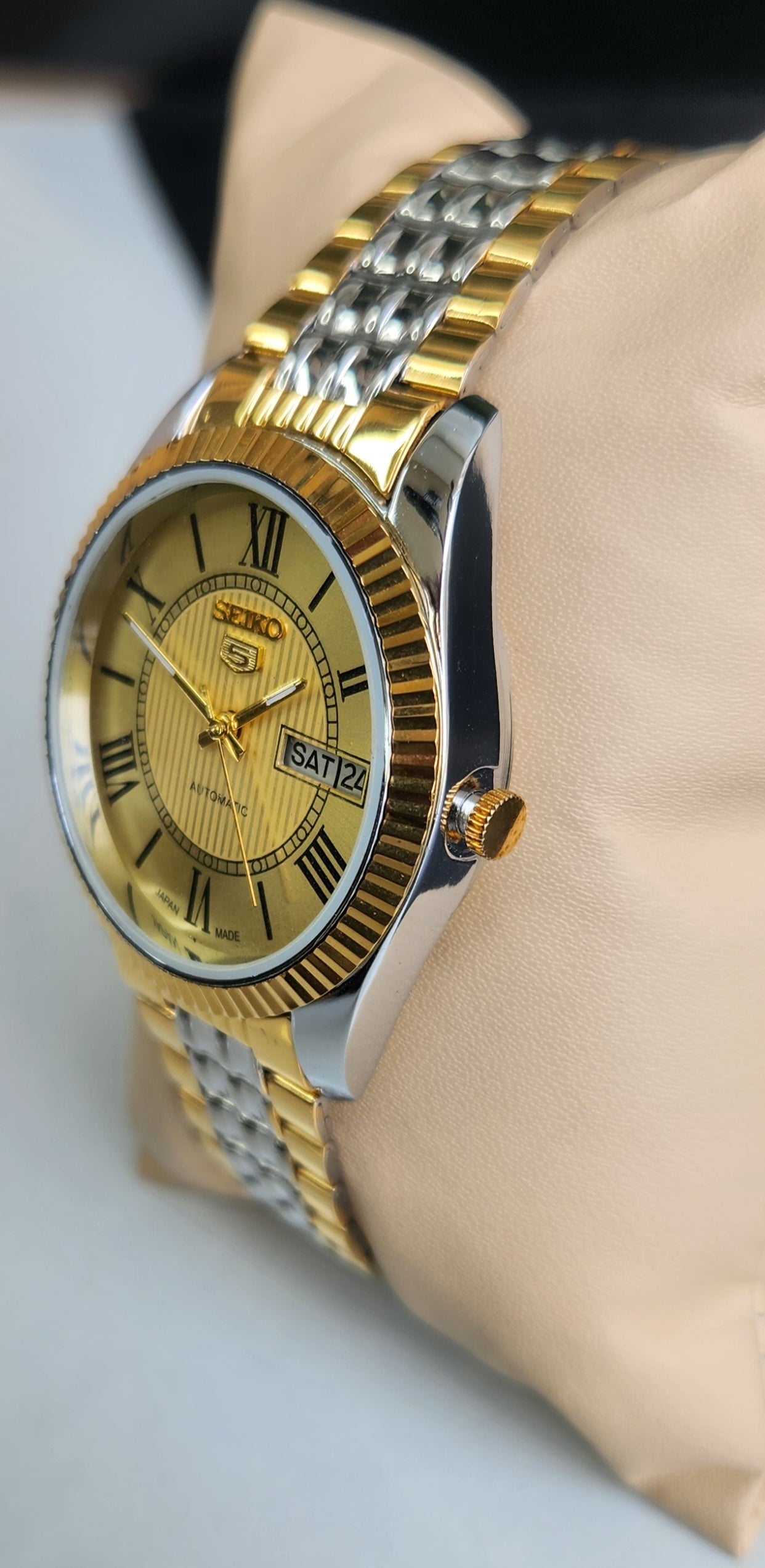 Vintage Mod Seiko Automatic 17 Jewels Cal. 6309 Golden Face Fix Bezel Two Tone Men's Wrist Watch E66