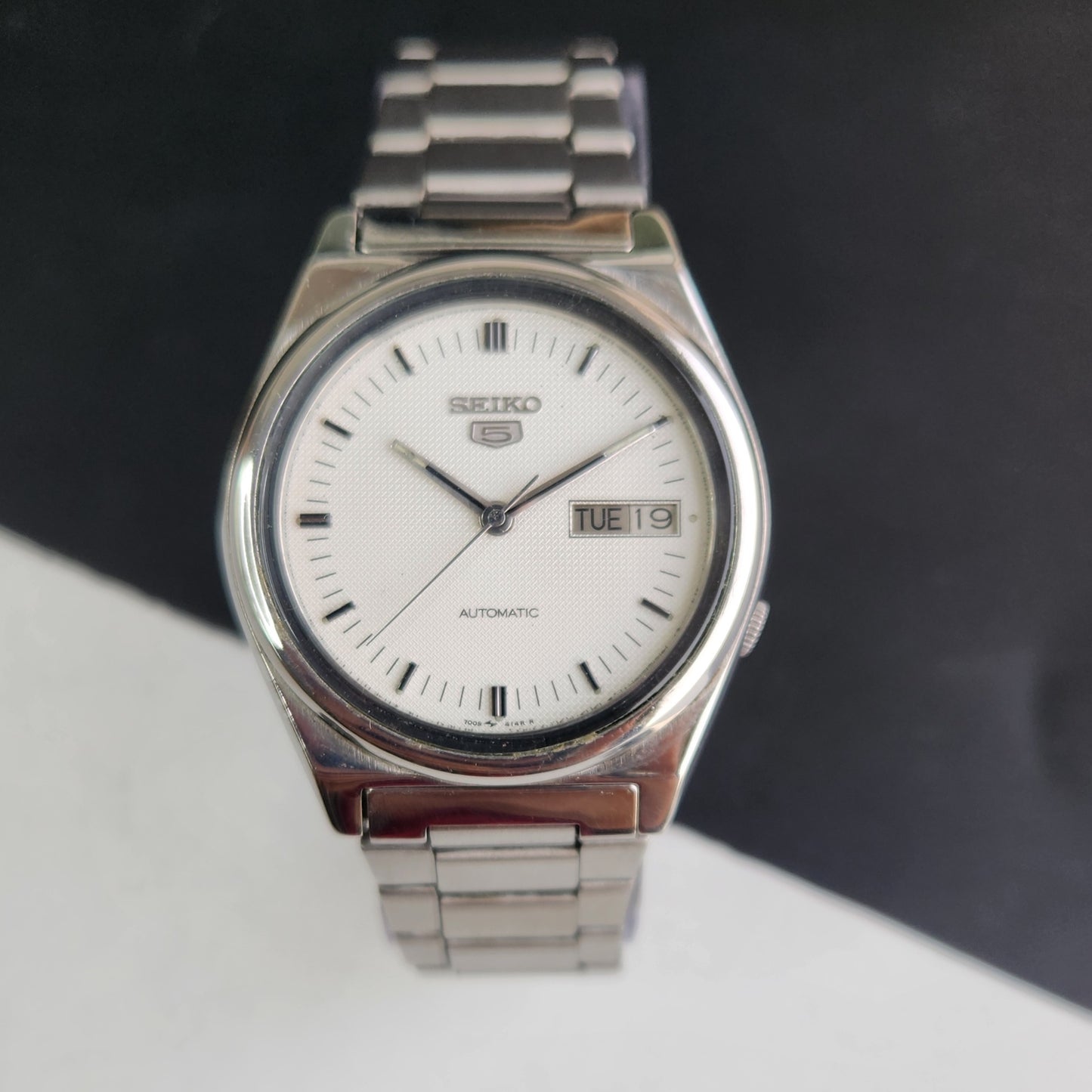 Vintage 1977 Original Seiko 5 Automatic 7009-3070 White Face 17 Jewels Day-Date Japanese Men's Wrist Watch EG02