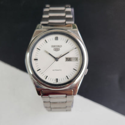 Vintage 1977 Original Seiko 5 Automatic 7009-3070 White Face 17 Jewels Day-Date Japanese Men's Wrist Watch EG02