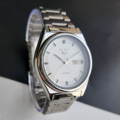 Vintage 1977 Original Seiko 5 Automatic 7009-3070 White Face 17 Jewels Day-Date Japanese Men's Wrist Watch EG02