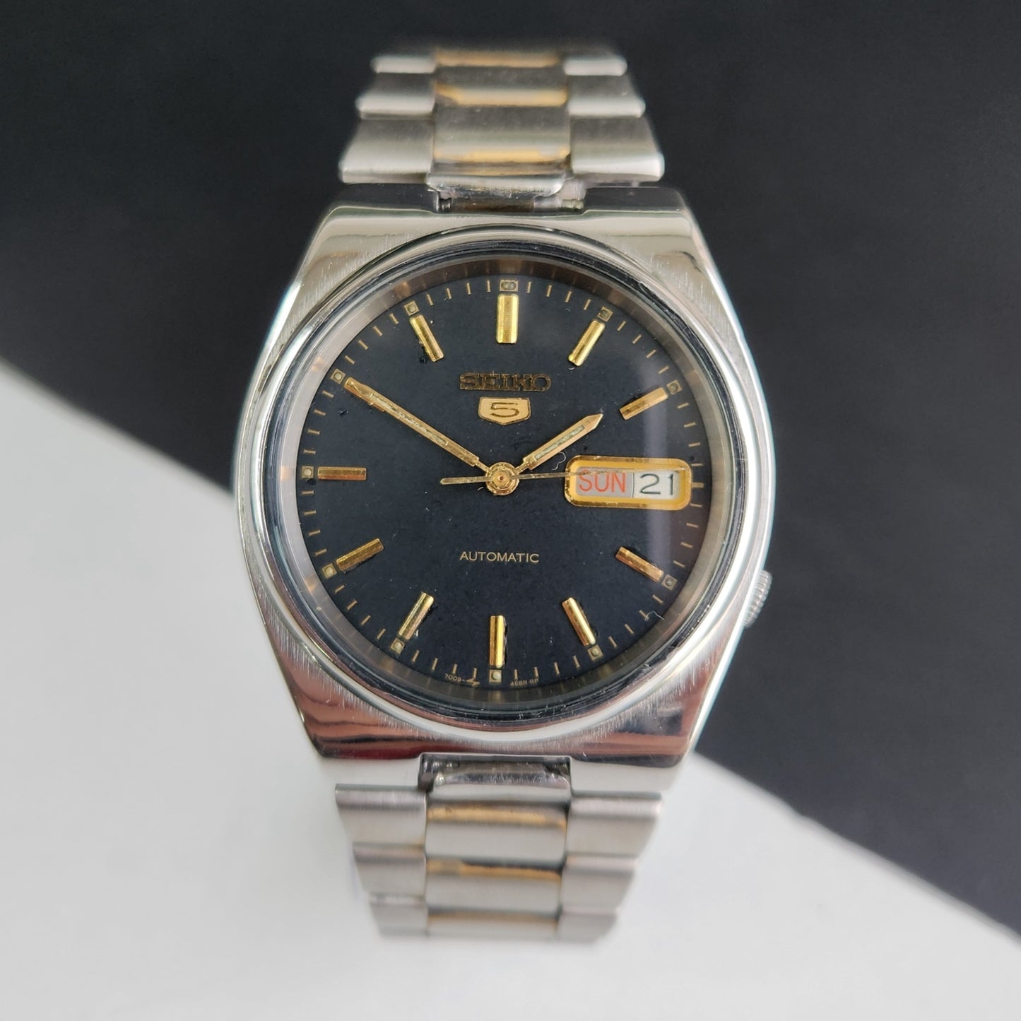 Vintage 1982 Original Seiko 5 Automatic 7009-3030 Black Face 17 Jewels Day-Date Japanese Men's Wrist Watch EG06