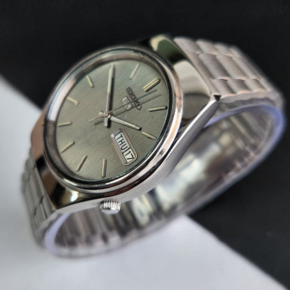 Vintage 1978 Original Seiko 5 Automatic 6309-7330 Gray Face 17 Jewels Day-Date Japanese Men's Wrist Watch EG07