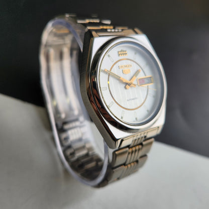 Vintage 1999 Original Seiko 5 Automatic 7S26-8760 White Face 21 Jewels Day-Date Japanese Men's Wrist Watch EG12