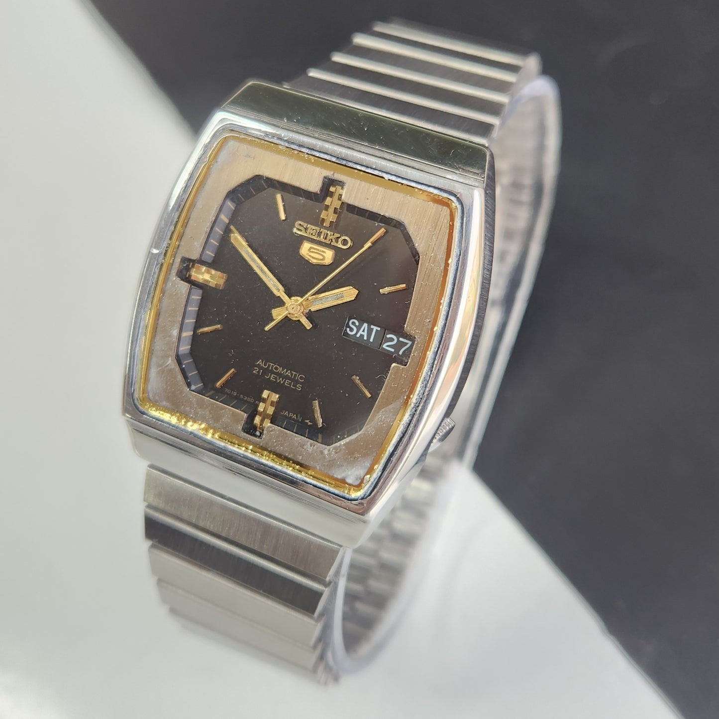 Vintage 1974 Original Seiko 5 Automatic 7019-528B Black Face 21 Jewels Day-Date Japanese Men's Wrist Watch EG13