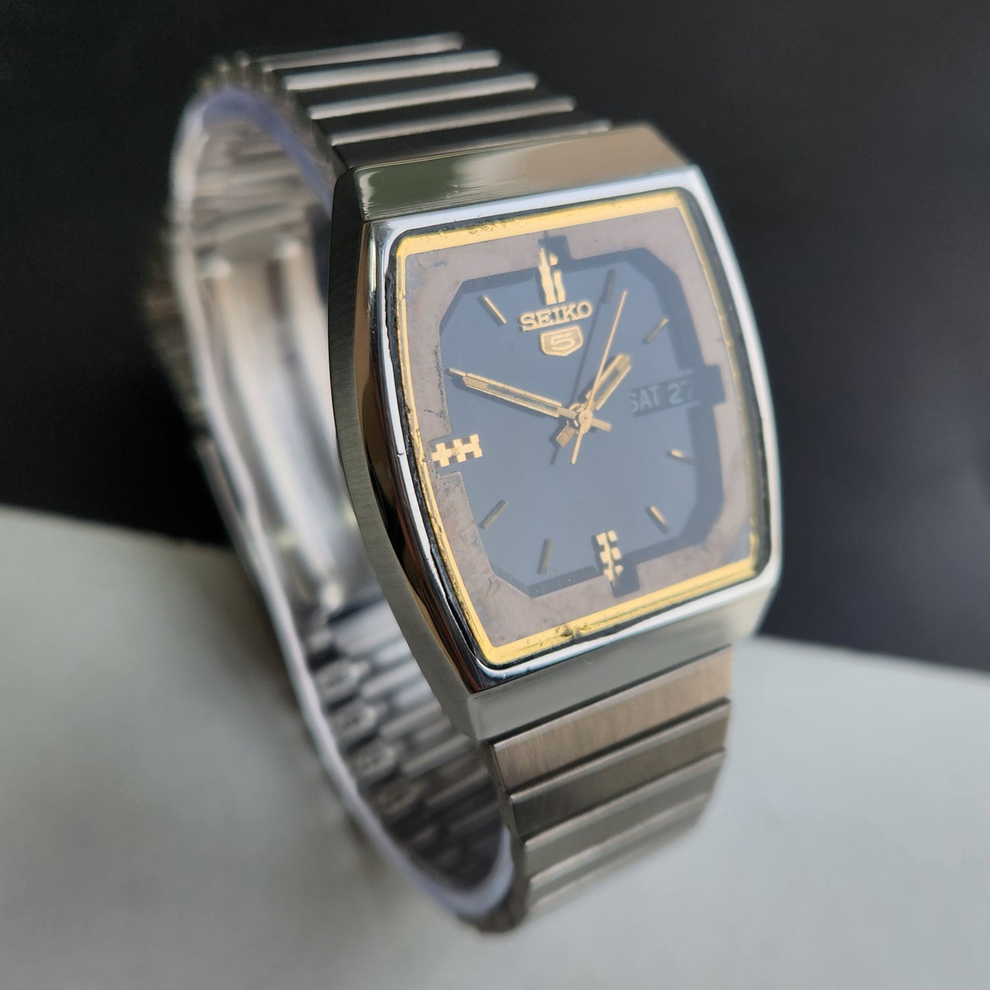 Vintage 1974 Original Seiko 5 Automatic 7019-528B Black Face 21 Jewels Day-Date Japanese Men's Wrist Watch EG13