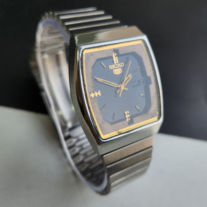 Vintage 1974 Original Seiko 5 Automatic 7019-528B Black Face 21 Jewels Day-Date Japanese Men's Wrist Watch EG13