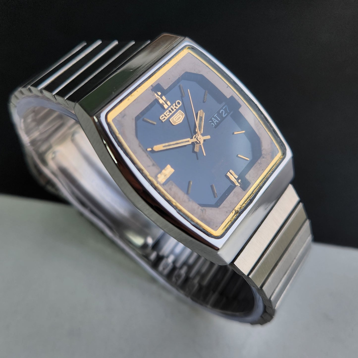 Vintage 1974 Original Seiko 5 Automatic 7019-528B Black Face 21 Jewels Day-Date Japanese Men's Wrist Watch EG13
