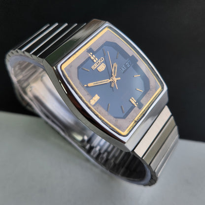 Vintage 1974 Original Seiko 5 Automatic 7019-528B Black Face 21 Jewels Day-Date Japanese Men's Wrist Watch EG13