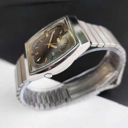 Vintage 1974 Original Seiko 5 Automatic 7019-528B Black Face 21 Jewels Day-Date Japanese Men's Wrist Watch EG13