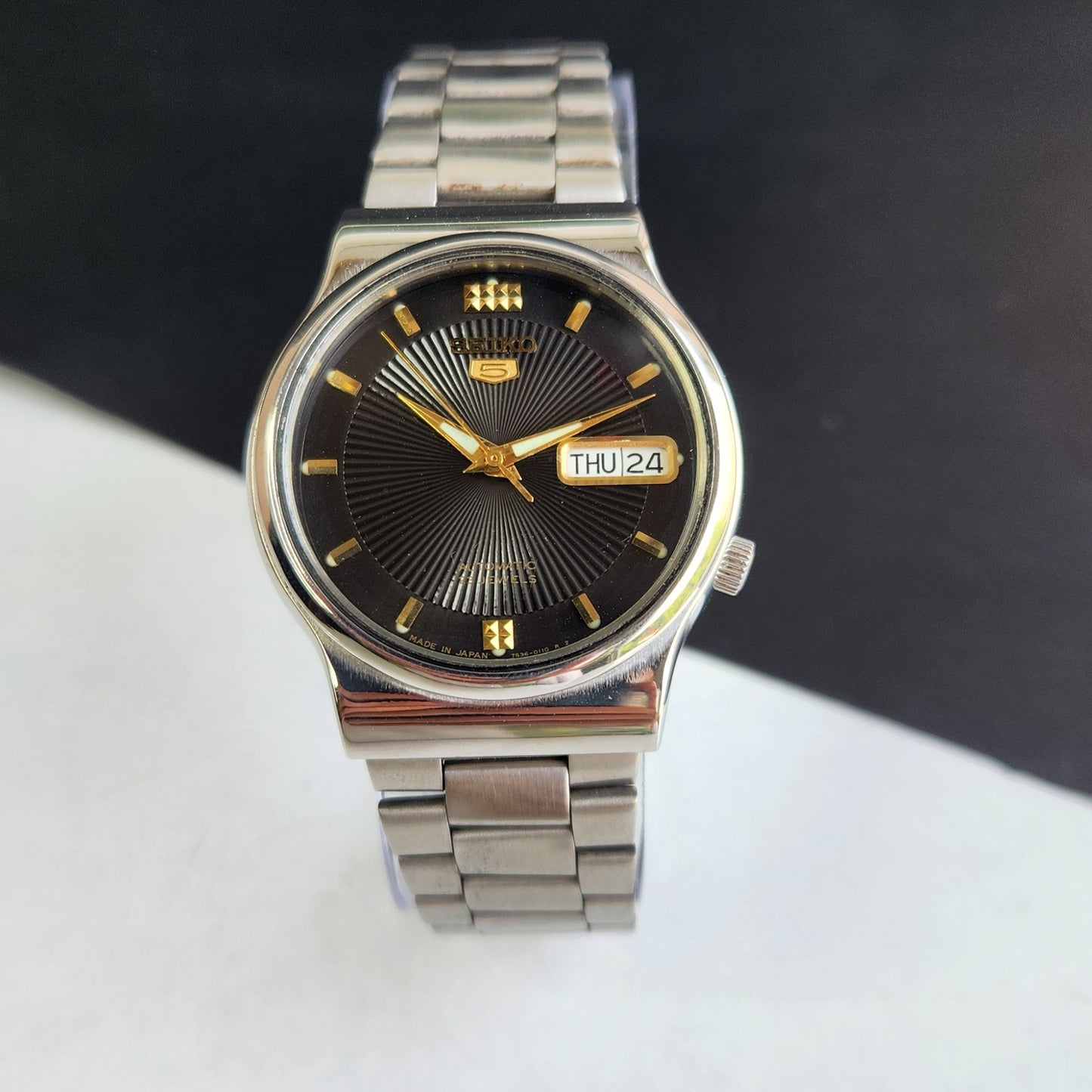 Vintage 1998 Original Seiko 5 Automatic 7S36-8260 Black Face 23 Jewels Day-Date Japanese Men's Wrist Watch EG14