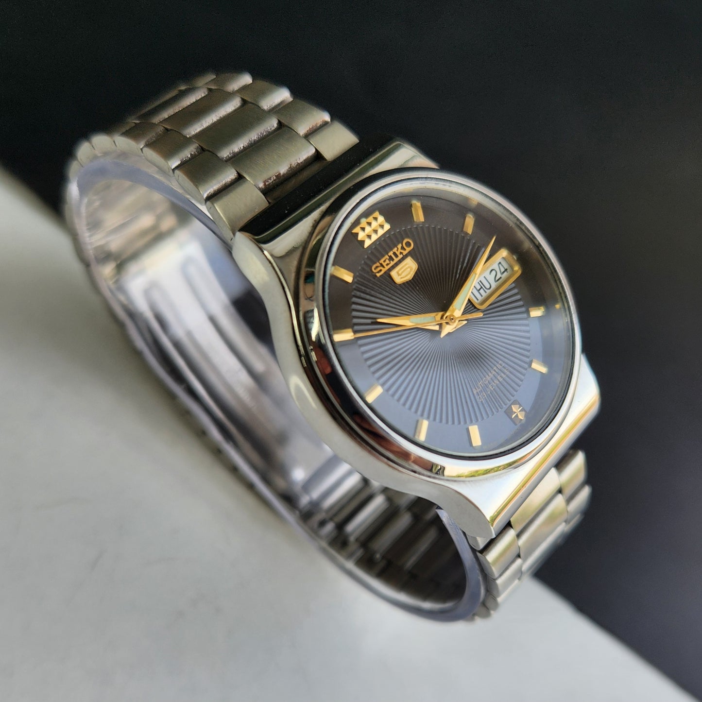 Vintage 1998 Original Seiko 5 Automatic 7S36-8260 Black Face 23 Jewels Day-Date Japanese Men's Wrist Watch EG14