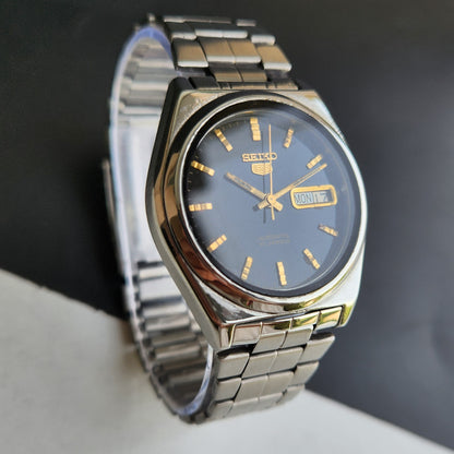 Vintage 1976 Original Seiko 5 Automatic 7009-3040 Black Face 17 Jewels Day-Date Japanese Men's Wrist Watch EG16
