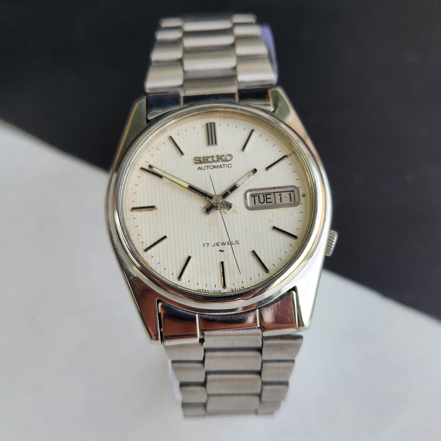 Vintage 1980 Original Seiko 5 Automatic 7009-3170 White Face 17 Jewels Day-Date Japanese Men's Wrist Watch EG17