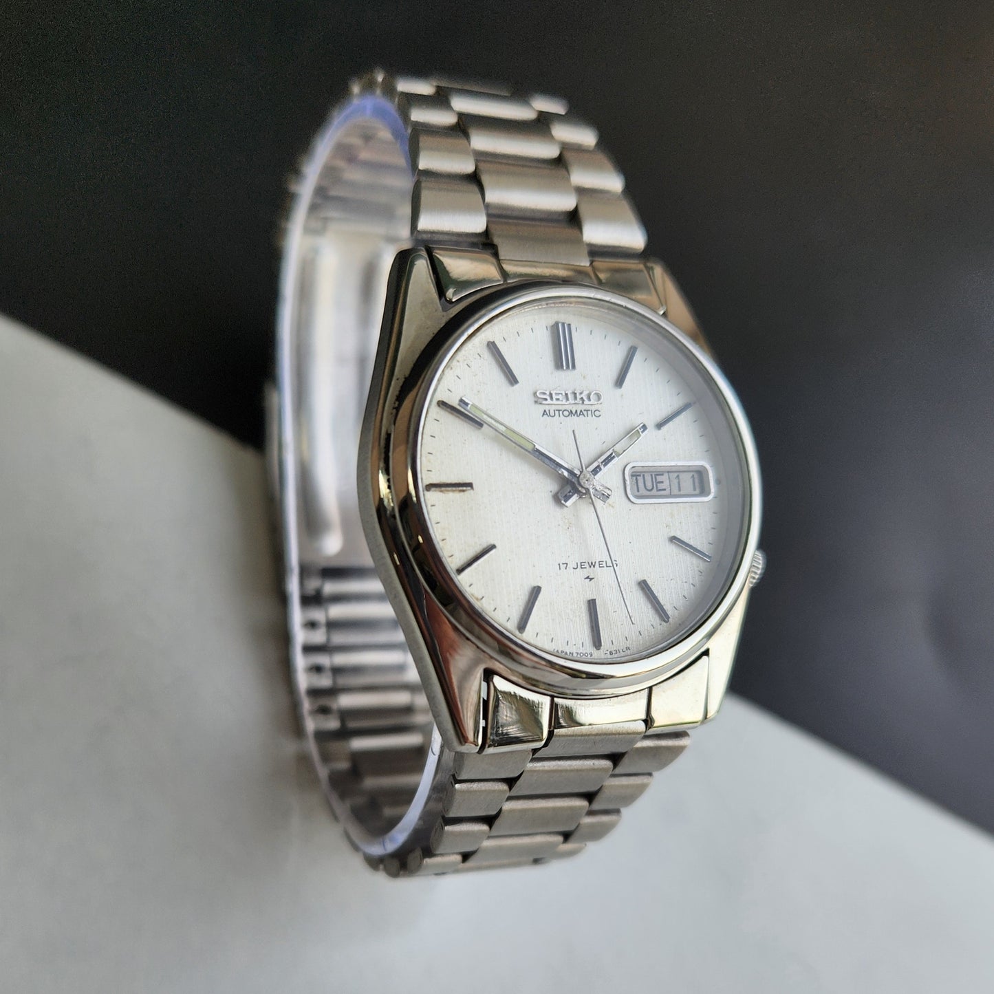 Vintage 1980 Original Seiko 5 Automatic 7009-3170 White Face 17 Jewels Day-Date Japanese Men's Wrist Watch EG17