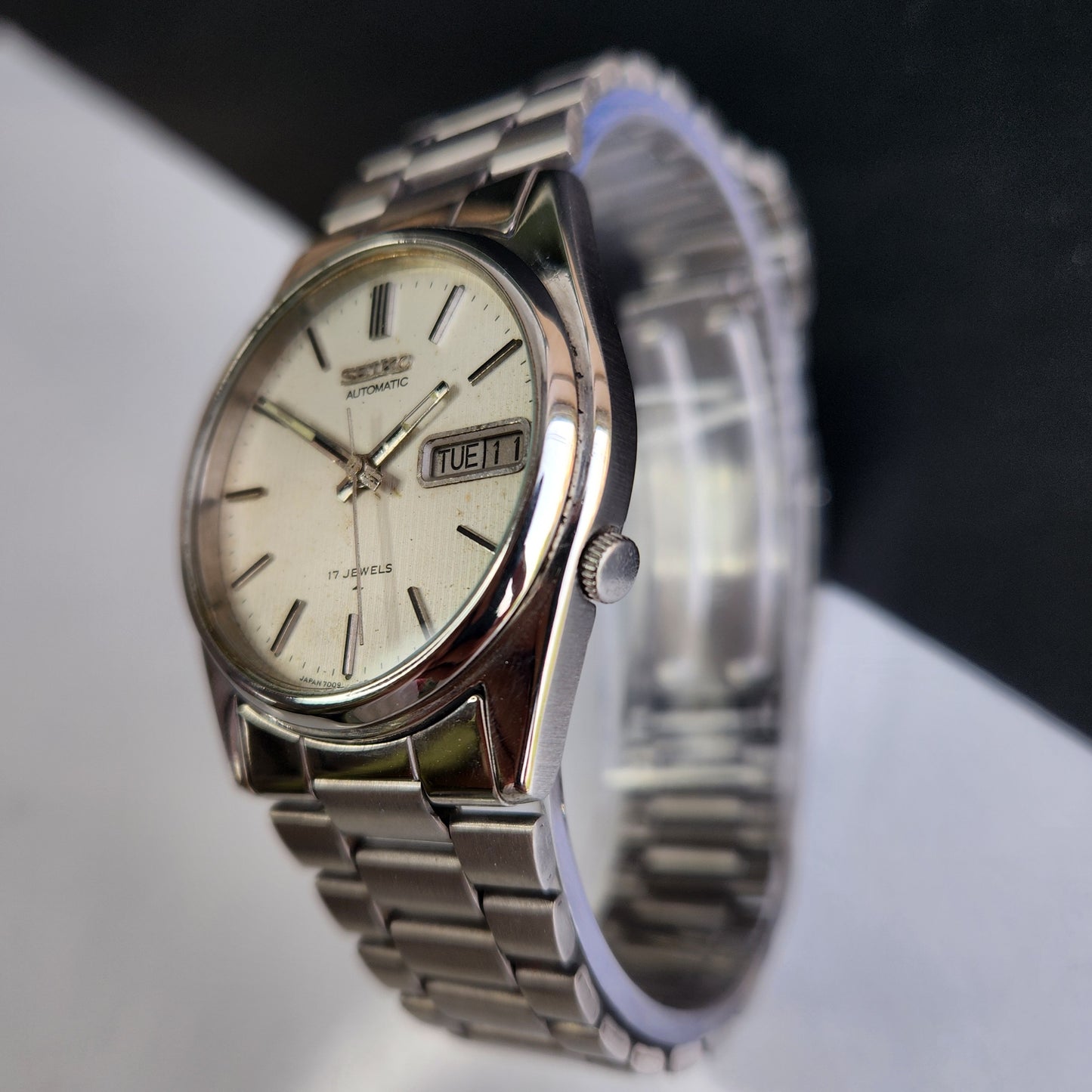 Vintage 1980 Original Seiko 5 Automatic 7009-3170 White Face 17 Jewels Day-Date Japanese Men's Wrist Watch EG17