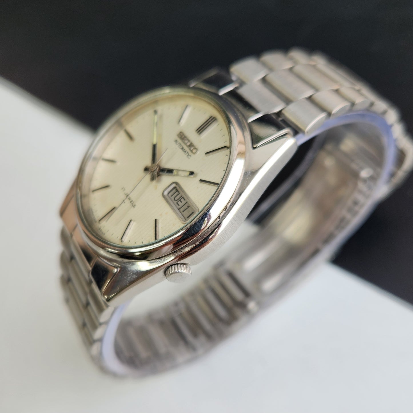Vintage 1980 Original Seiko 5 Automatic 7009-3170 White Face 17 Jewels Day-Date Japanese Men's Wrist Watch EG17