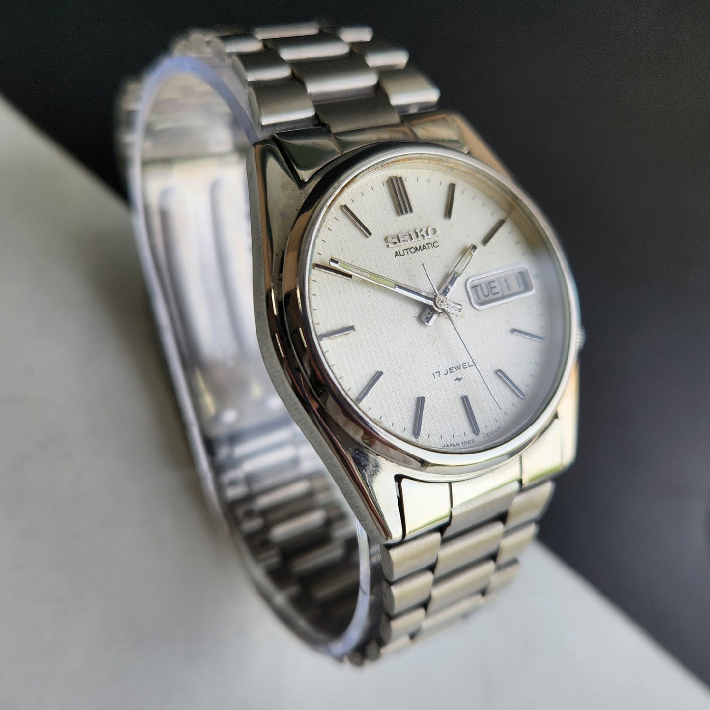 Vintage 1980 Original Seiko 5 Automatic 7009-3170 White Face 17 Jewels Day-Date Japanese Men's Wrist Watch EG17