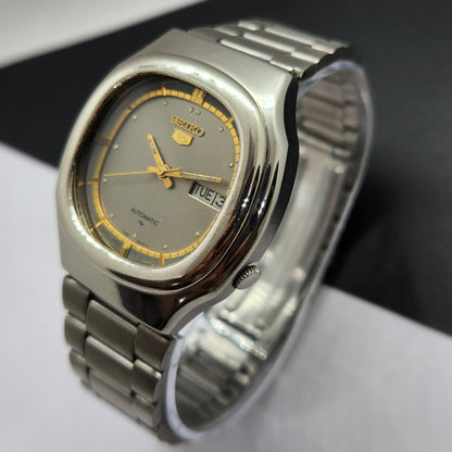 Vintage 1982 Original Seiko 5 Automatic 7009-5130 Gray Face 17 Jewels Day-Date Japanese Men's Wrist Watch EG20