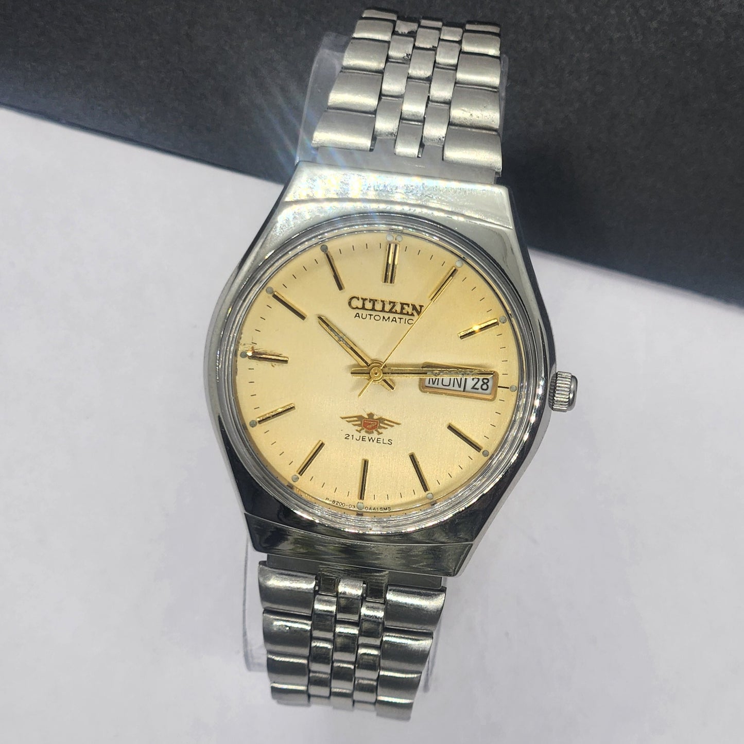 Vintage 1984 Original Citizen Automatic Cal. 8200 Golden Face 21 Jewels Day-Date Japanese Men's Wrist Watch EG35