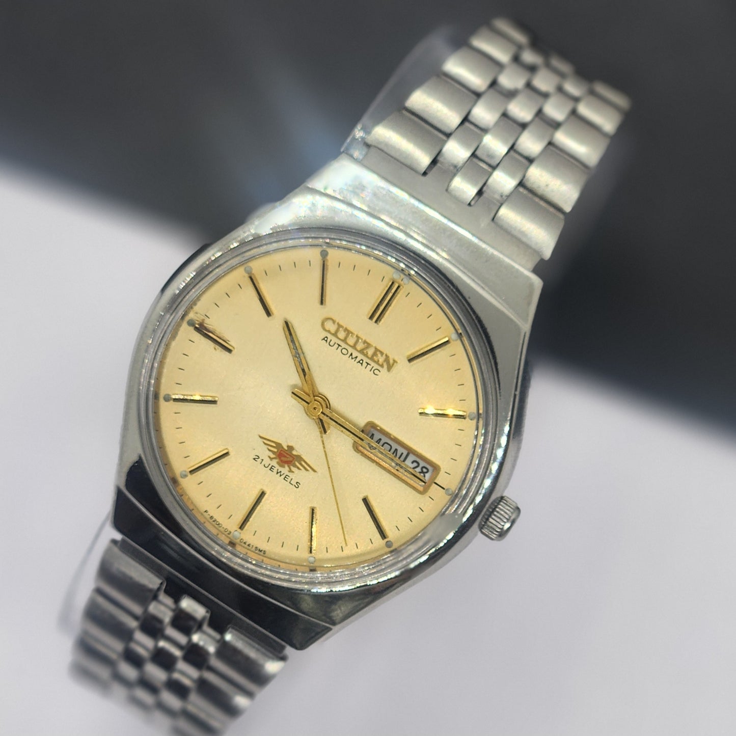 Vintage 1984 Original Citizen Automatic Cal. 8200 Golden Face 21 Jewels Day-Date Japanese Men's Wrist Watch EG35