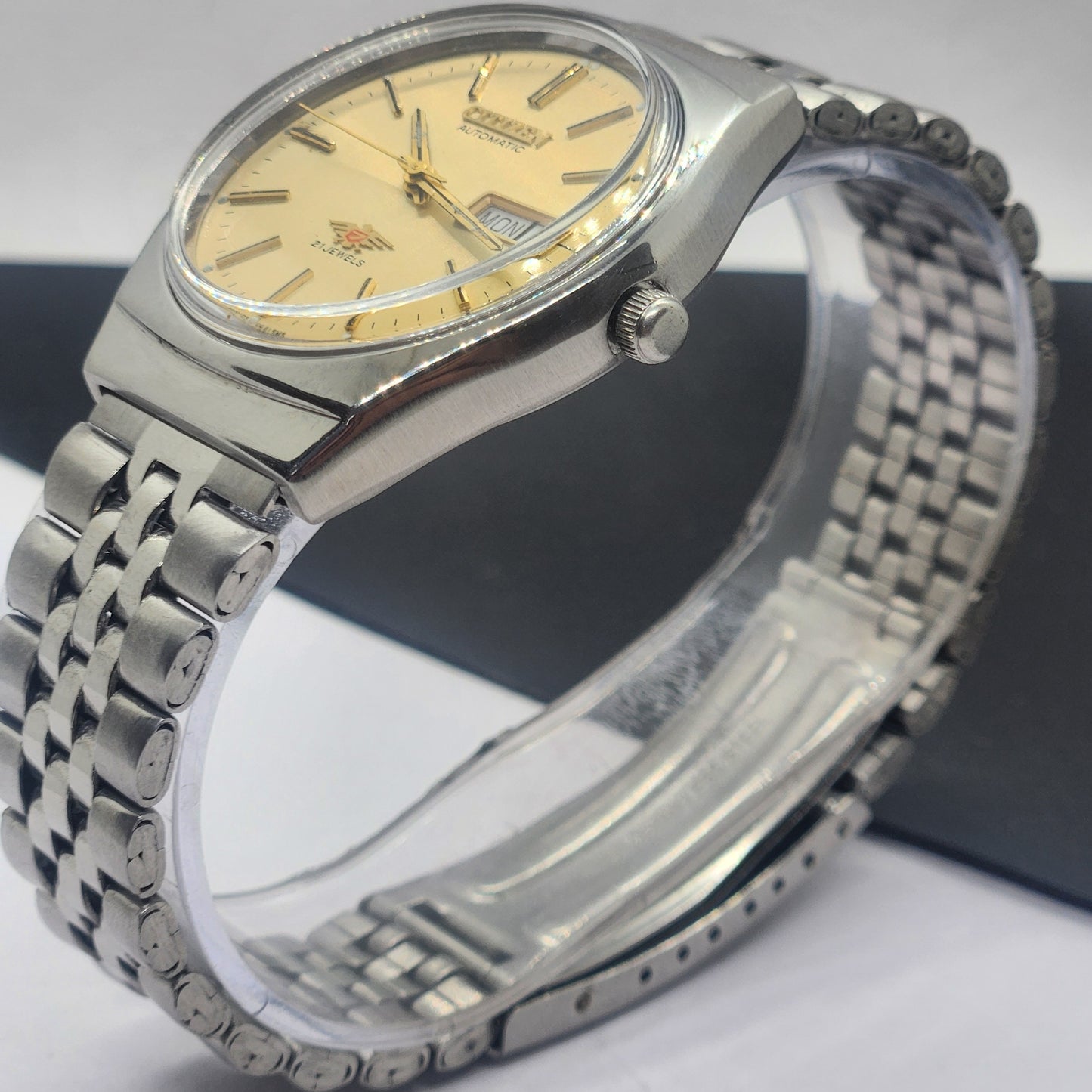 Vintage 1984 Original Citizen Automatic Cal. 8200 Golden Face 21 Jewels Day-Date Japanese Men's Wrist Watch EG35