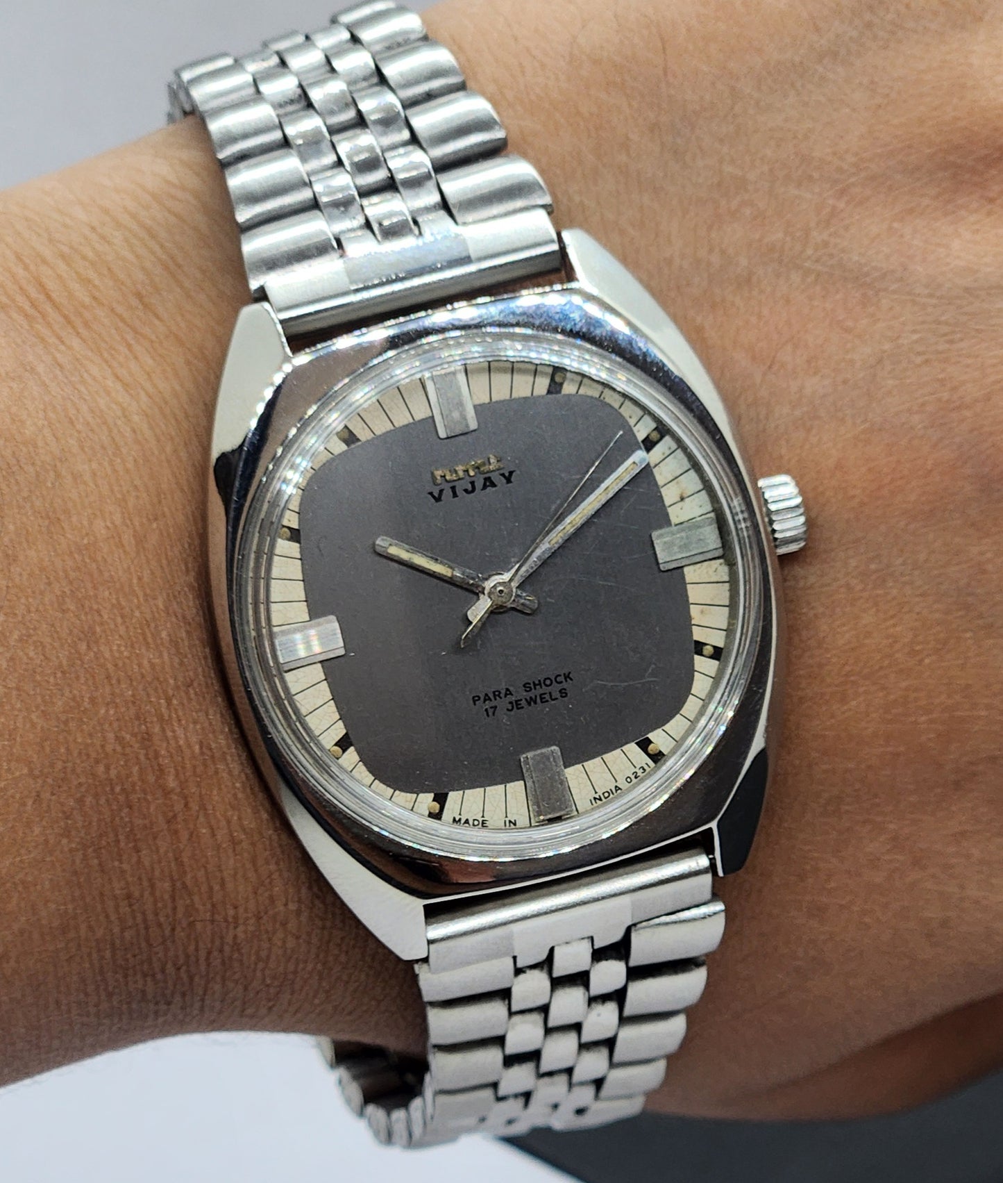 Vintage Original HMT Vijay Hand Winding 17 Jewels Gray Face Silver Bracelet Men's Wrist Watch F27