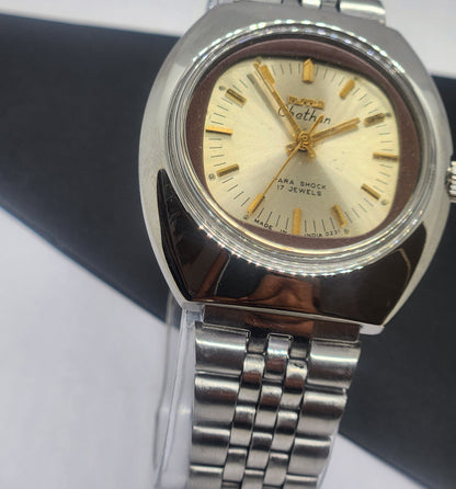 Vintage Original HMT Chethan Hand Winding 17 Jewels Golden Face Silver Bracelet Men's Wrist Watch F35