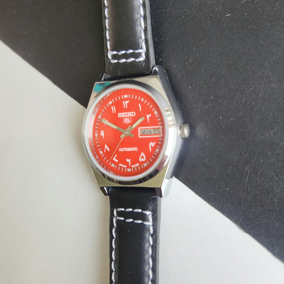 Vintage Mod Seiko 5 Automatic Arabic Red Face 6319A 21 Jewels Black Croco Leather Strap Day-Date Men's Wrist Watch F95