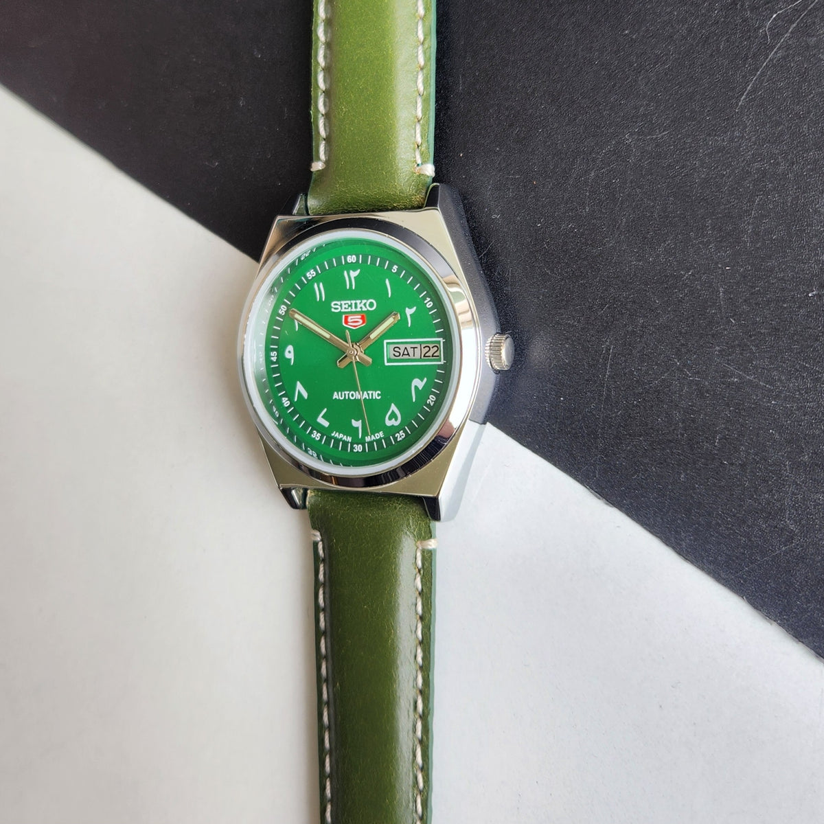 Vintage Mod Seiko 5 Automatic Arabic Green Face 6309A 17 Jewels Brown Leather Strap Day-Date Men's Wrist Watch F94