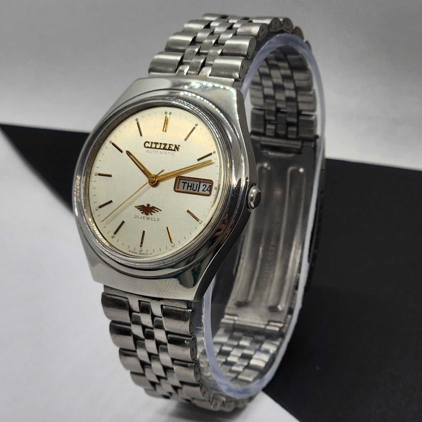 Vintage 1989 Original Citizen Automatic Cal. 8200 Off White Face 21 Jewels Day-Date Japanese Men's Wrist Watch EG51