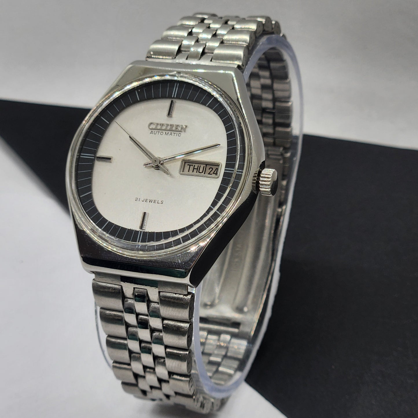 Vintage 1981 Original Citizen Automatic Cal. 8200 White Face 21 Jewels Day-Date Japanese Men's Wrist Watch EG57