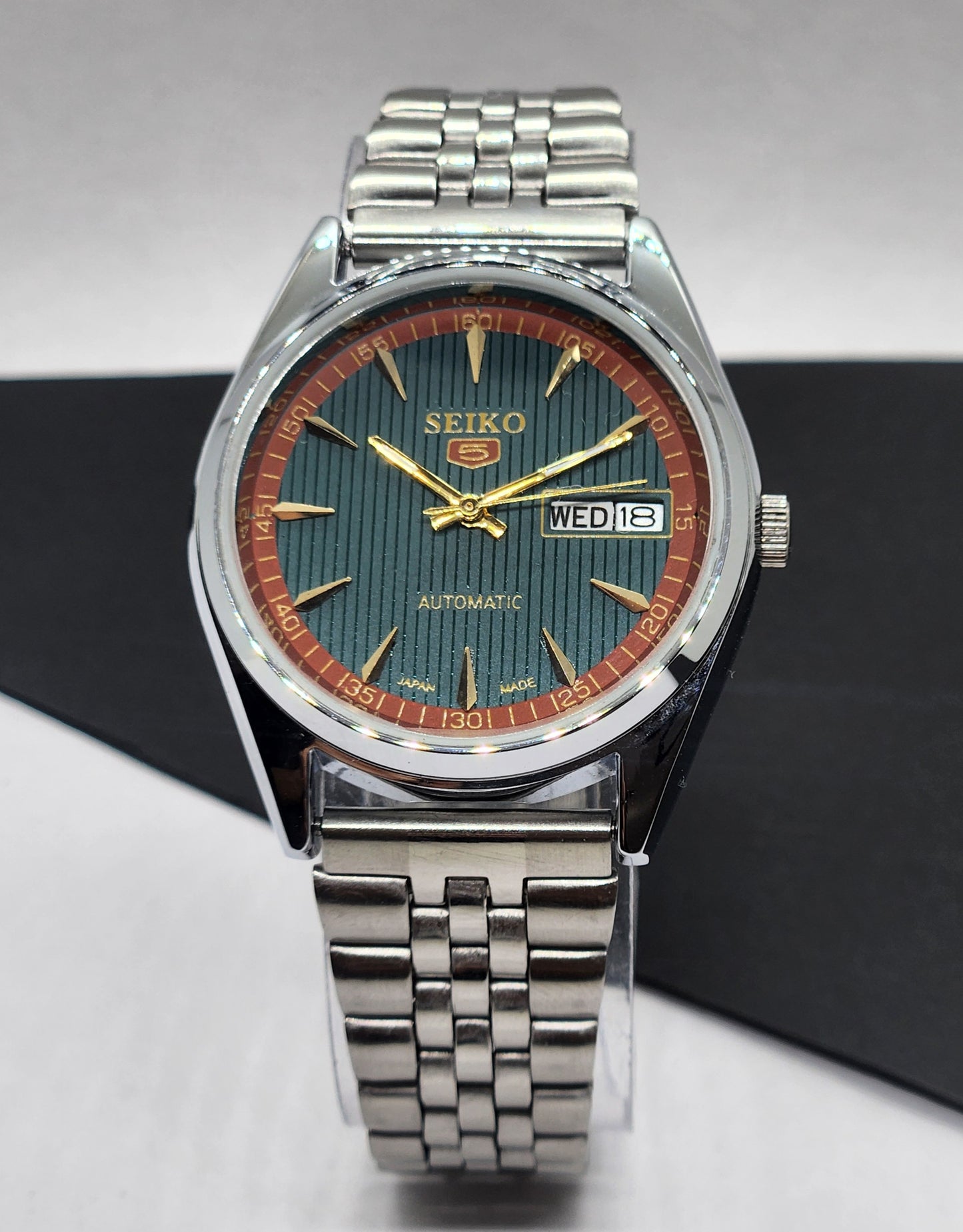 Vintage Mod Seiko 5 Automatic 6309A 17 Jewels Japan Men's Day-Date Green Face Wrist Watch F96