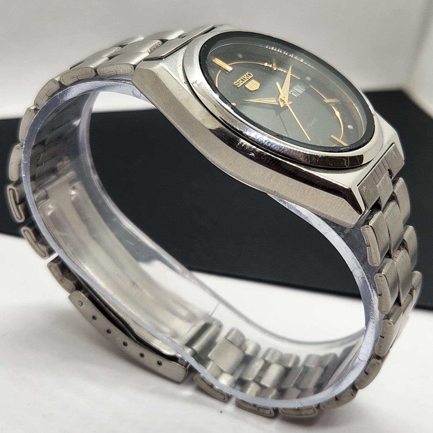 Vintage 1982 Original Seiko 5 Automatic 7009-3170 Black Face 17 Jewels Day-Date Japanese Men's Wrist Watch EG73